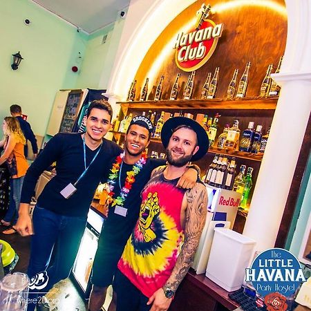 The Little Havana Party Hostel Krakow Bagian luar foto