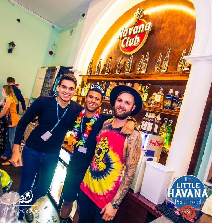 The Little Havana Party Hostel Krakow Bagian luar foto