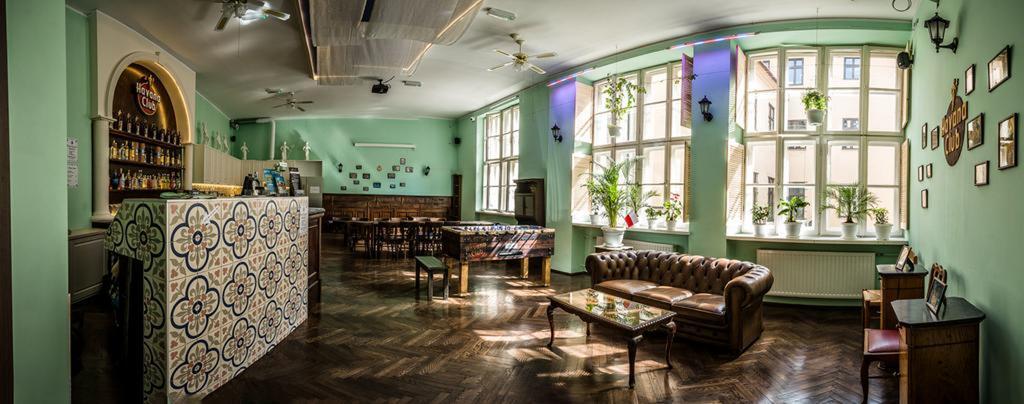 The Little Havana Party Hostel Krakow Bagian luar foto